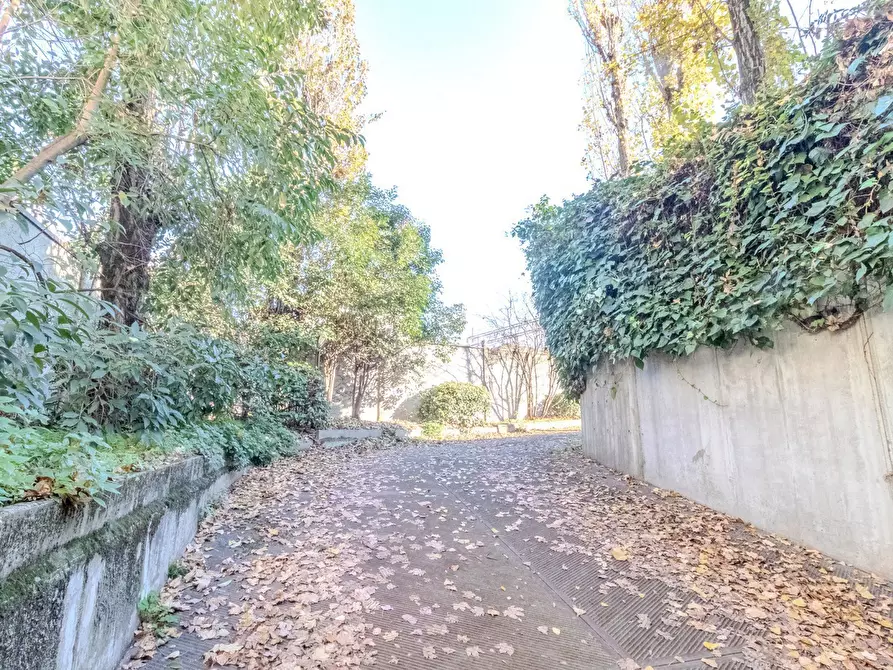 Immagine 11 di Box auto in vendita  in Via San Donato, 46 a Bologna