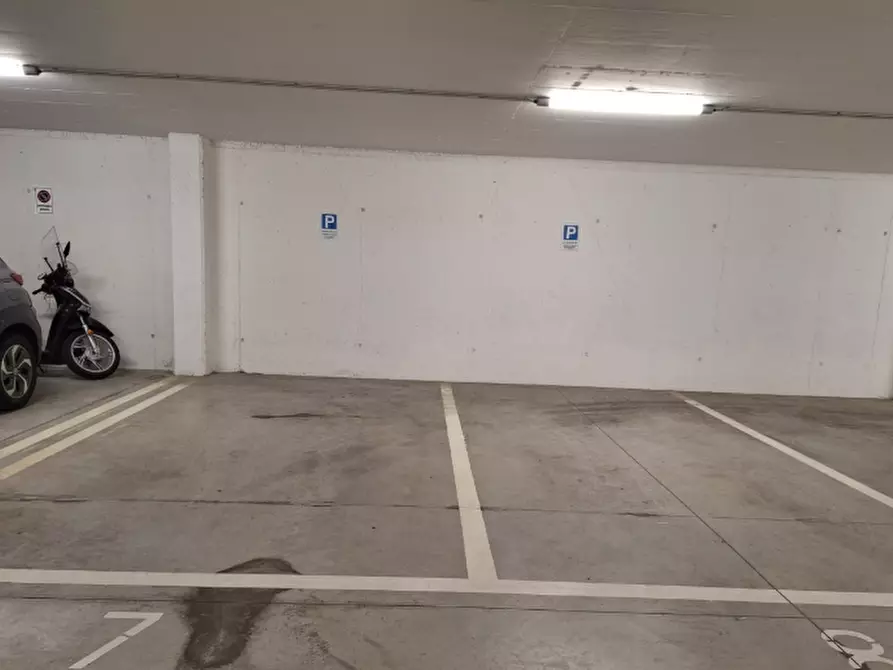 Immagine 3 di Box auto in vendita  in Vicolo Carega, 3 a Bologna