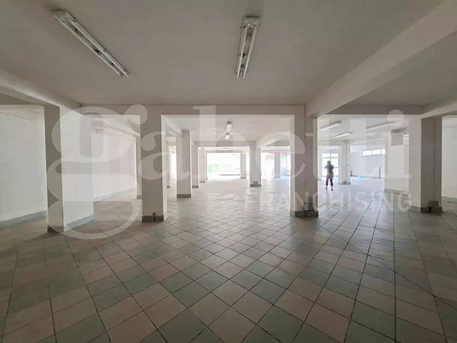 Immagine 10 di Negozio in affitto  in Via Zotone, 45 a Atina