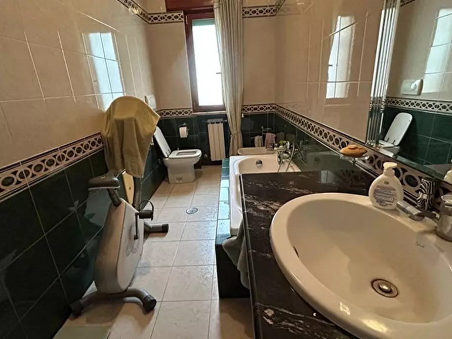 Immagine 14 di Appartamento in vendita  in Via Michele Guadagno a Napoli