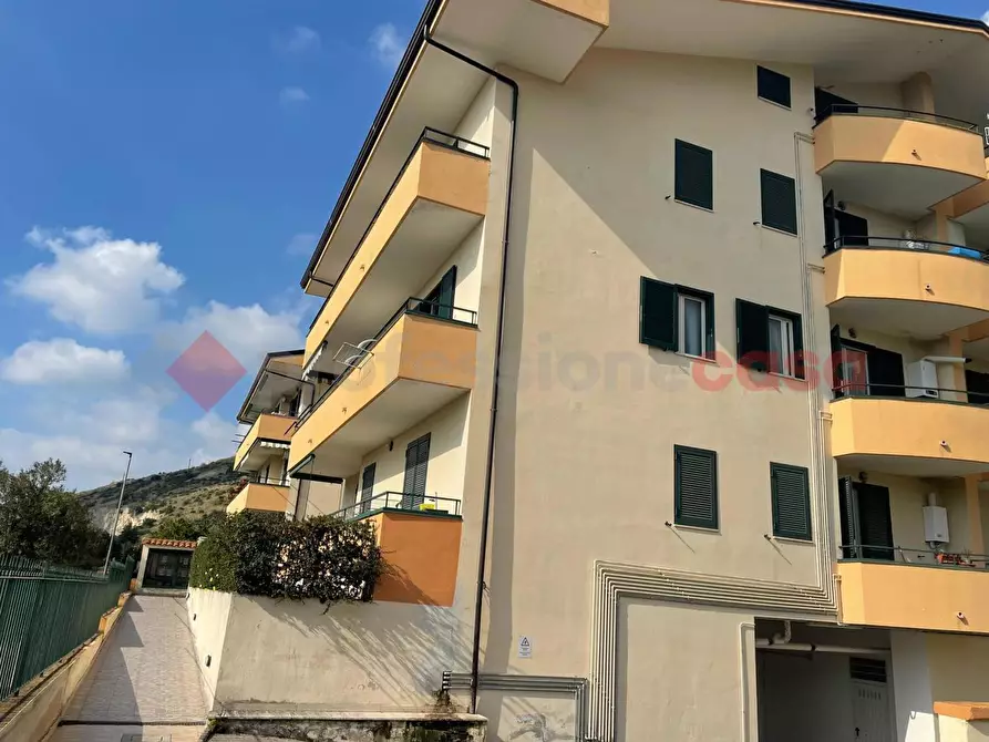 Immagine 3 di Appartamento in vendita  in Viale Kennedy VI traversa a Vitulazio