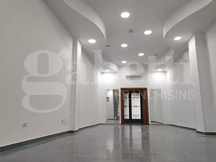 Immagine 2 di Negozio in affitto  in Via CHECCHIA RISPOLI, 27 a San Severo