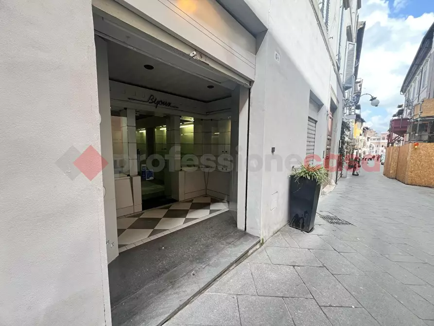 Immagine 2 di Negozio in vendita  in Corso Garibaldi a Spoleto