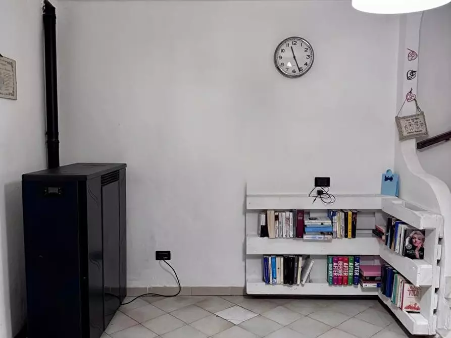 Immagine 3 di Appartamento in vendita  in Via BORGO DEL PONTE, 123 a Massa