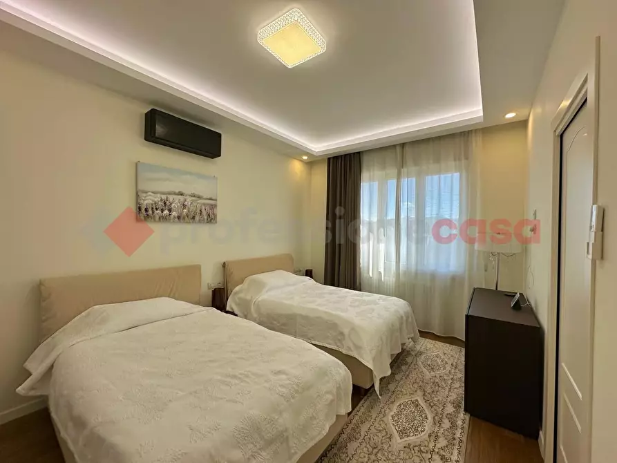 Immagine 38 di Villa in vendita  in Via Delle Robinie a Opera