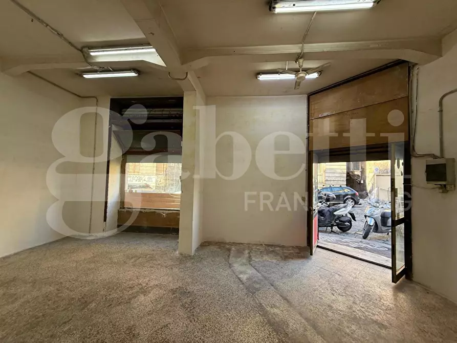 Immagine 12 di Negozio in vendita  in Via Caronda, 110 a Catania