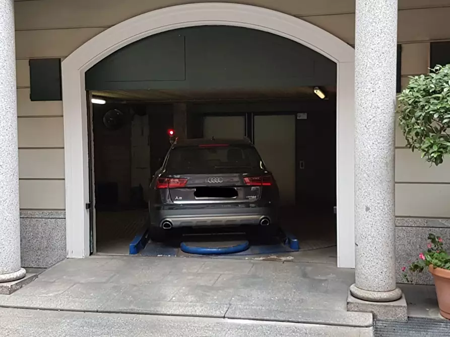 Immagine 11 di Box auto in vendita  in Corso di porta Romana, 55 a Milano