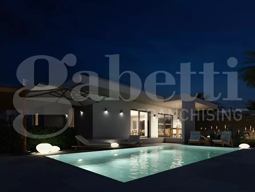 Immagine 14 di Villa in vendita  in Via Andrea Gusmai a Trani