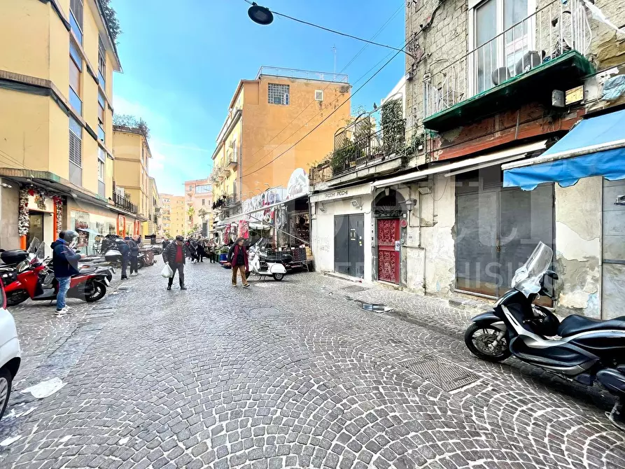 Immagine 2 di Negozio in vendita  in Via Annella di Massimo a Napoli