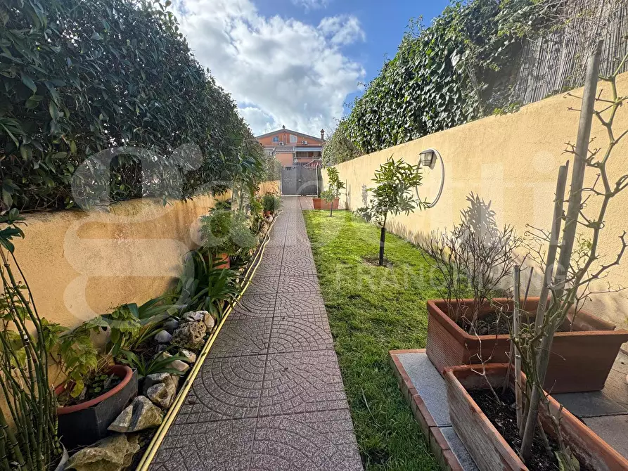 Immagine 2 di Casa trifamiliare in vendita  in Via dora baltea, 6 a Ardea