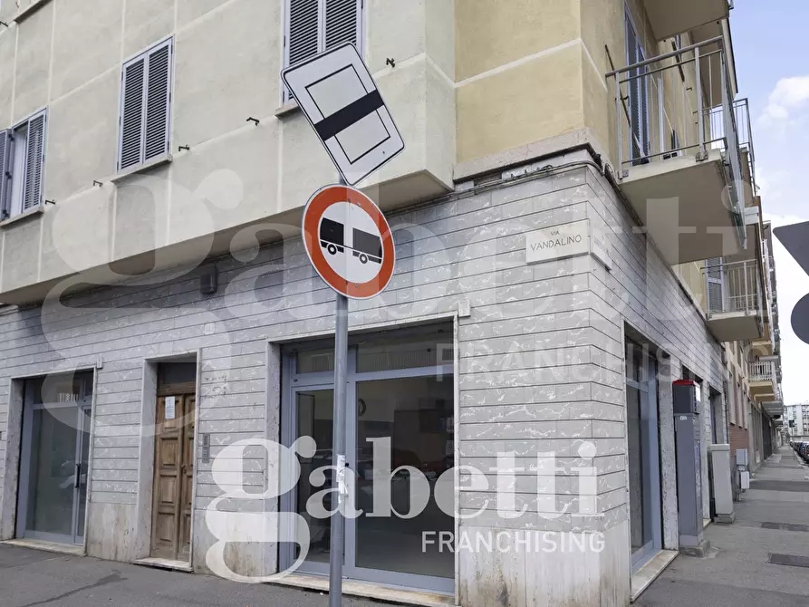 Immagine 19 di Negozio in vendita  in Via Vandalino, 142 a Torino