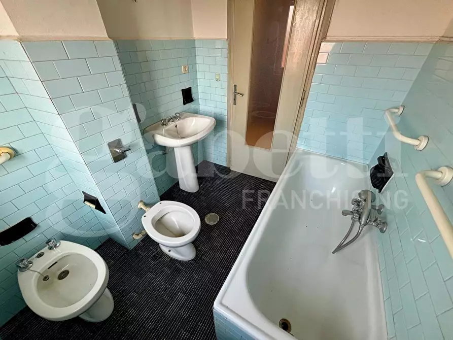 Immagine 11 di Appartamento in vendita  in Piazza Vittorio Veneto a Orbassano