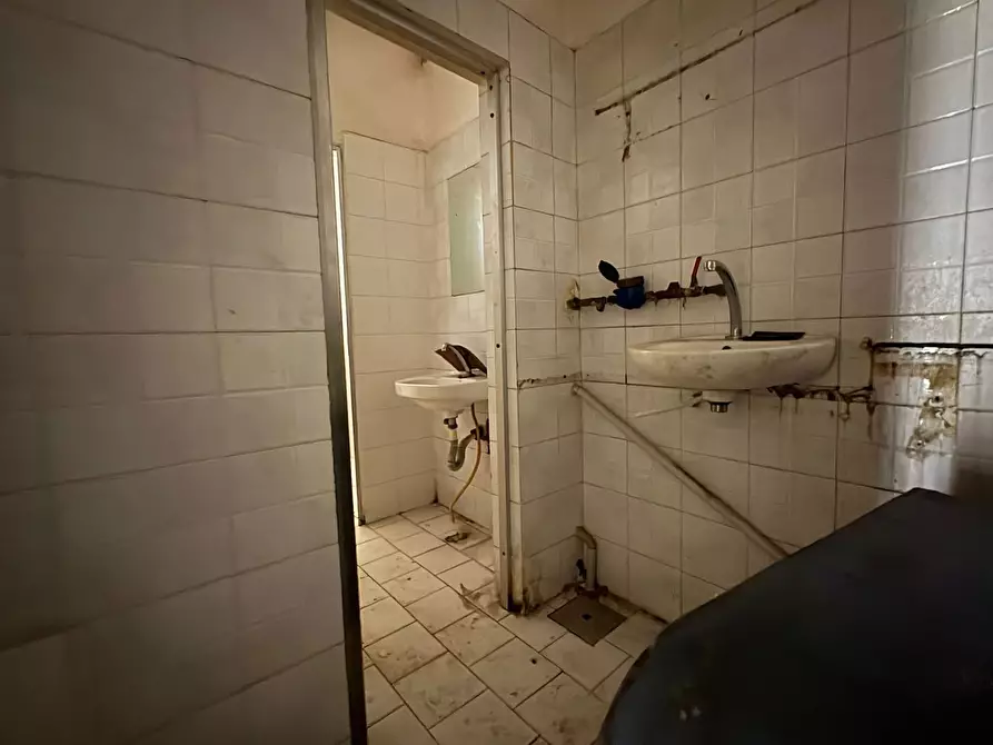 Immagine 7 di Negozio in affitto  in Via Tommaso Cannizzaro, 49 a Messina