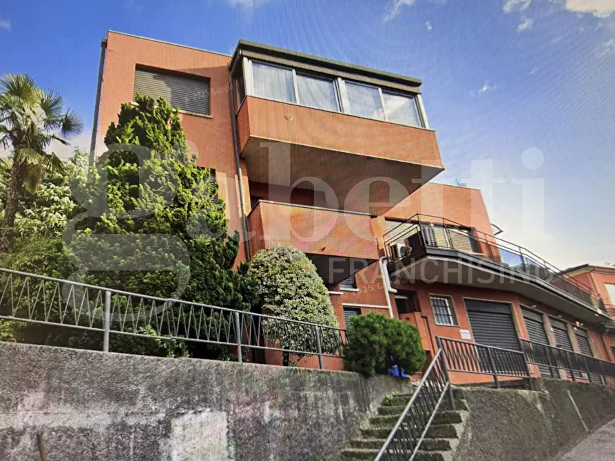 Immagine 1 di Palazzo in vendita  in Via Madruzza, snc a Como