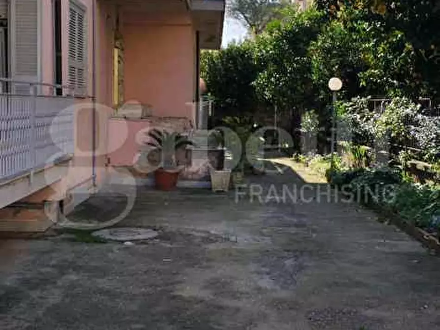 Immagine 12 di Palazzo in vendita  in Via corridoni a Aversa