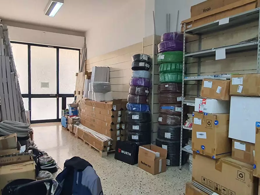 Immagine 5 di Negozio in vendita  in Via Umberto Giordano a Palermo