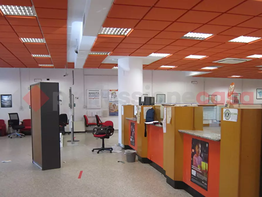 Immagine 2 di Negozio in vendita  in Piazza Garibaldi, 17 a Taurianova