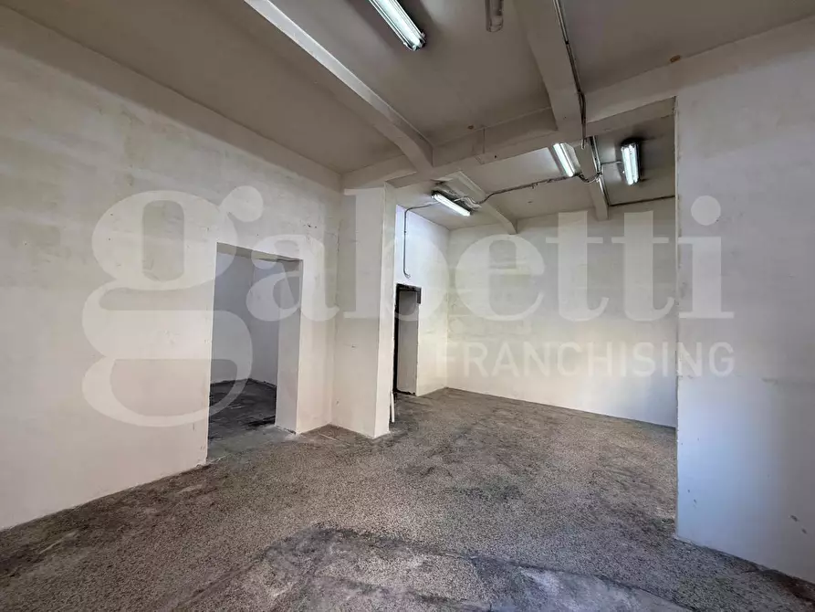 Immagine 19 di Negozio in vendita  in Via Caronda, 110 a Catania