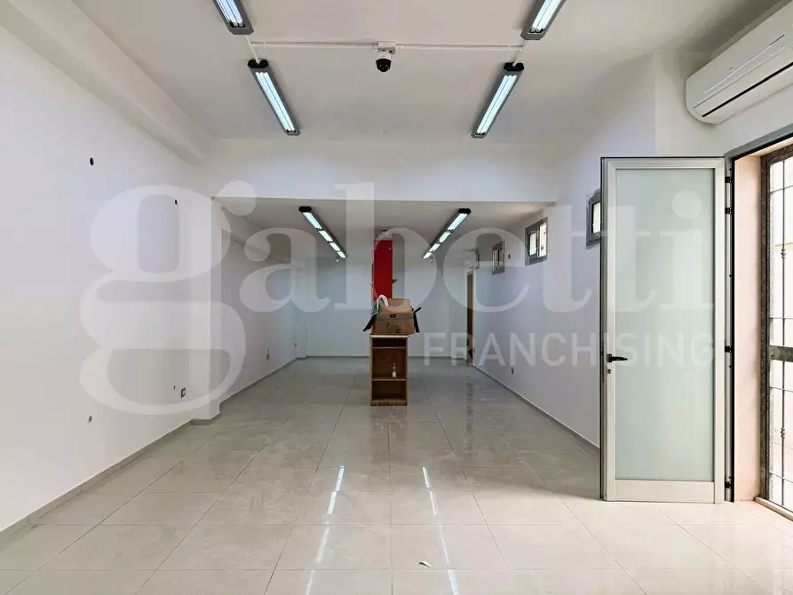 Immagine 4 di Negozio in affitto  in Via Garibaldi, 35 a Porto Cesareo