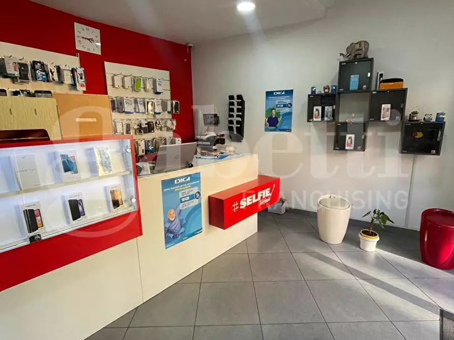 Immagine 6 di Negozio in affitto  in Via Roma, 21 a Sora