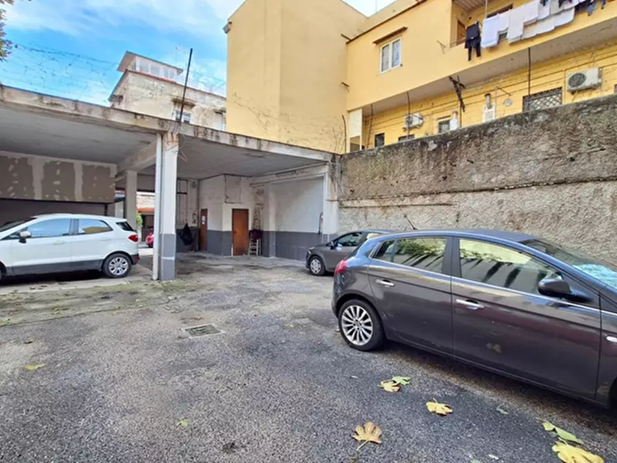 Immagine 9 di Negozio in affitto  in Via Andrea Cantelmo a Napoli