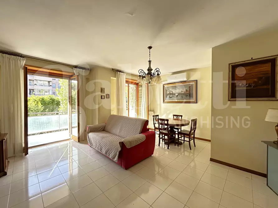 Immagine 9 di Appartamento in vendita  in Via di Decima, 256 a Roma