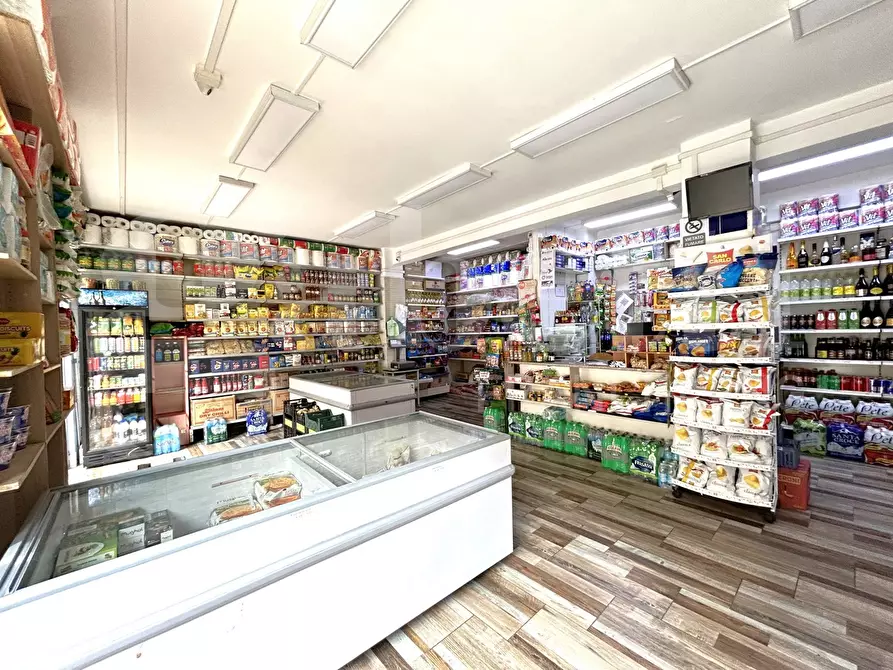 Immagine 1 di Attività commerciale in vendita  in Via Fonte Buono, 13/15 a Roma