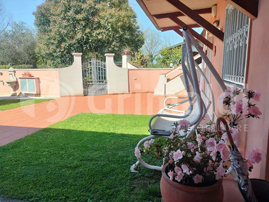 Immagine 4 di Villa in vendita  in Via ALTETA a Massa
