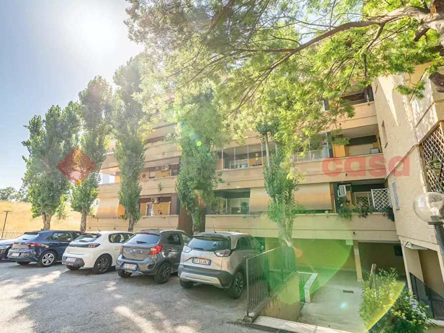 Immagine 2 di Appartamento in vendita  in Via Rodolfo Verduzio a Roma