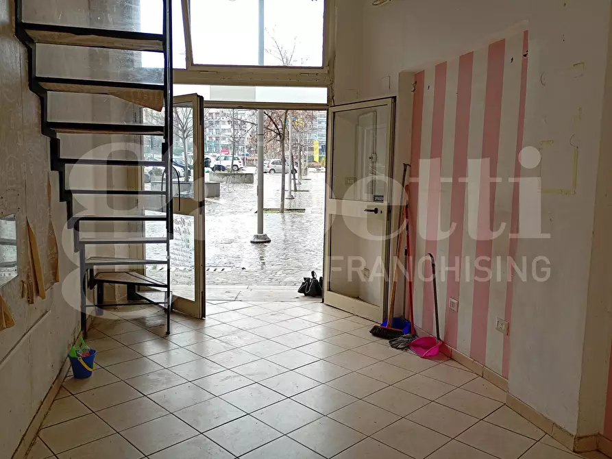 Immagine 9 di Negozio in affitto  in Piazza Bissolati, 18 a Benevento