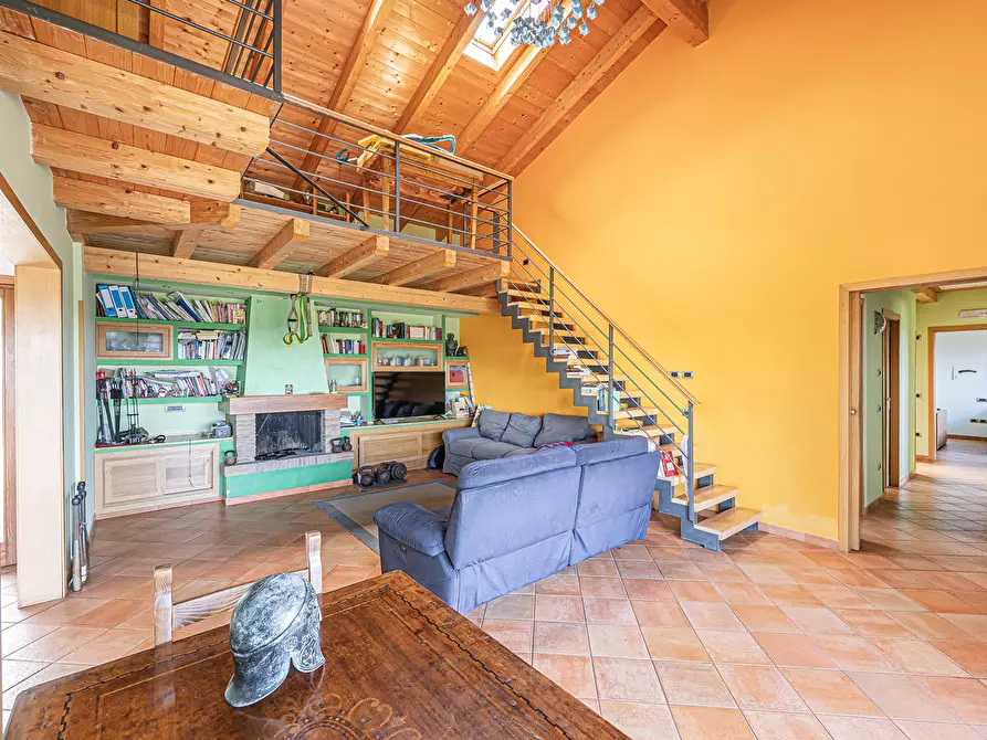 Immagine 1 di Villa in vendita  in Via Canale, 64 a Manziana