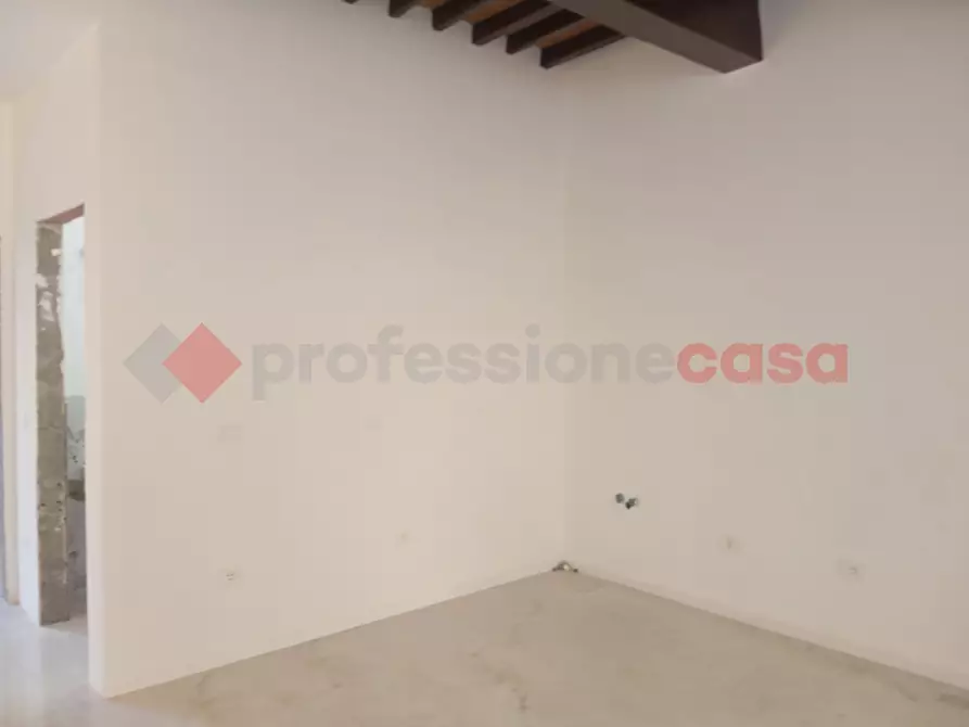 Immagine 2 di Magazzino in vendita  in Piazza del carmine, 5 a Lucca