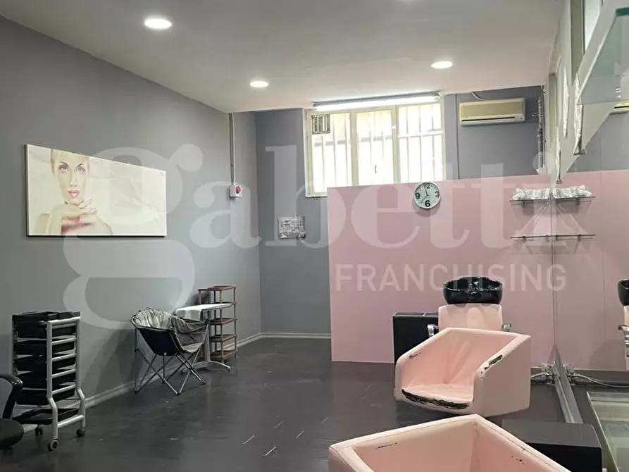 Immagine 2 di Attività commerciale in vendita  in Via A. Santillo, 10 a Orta Di Atella