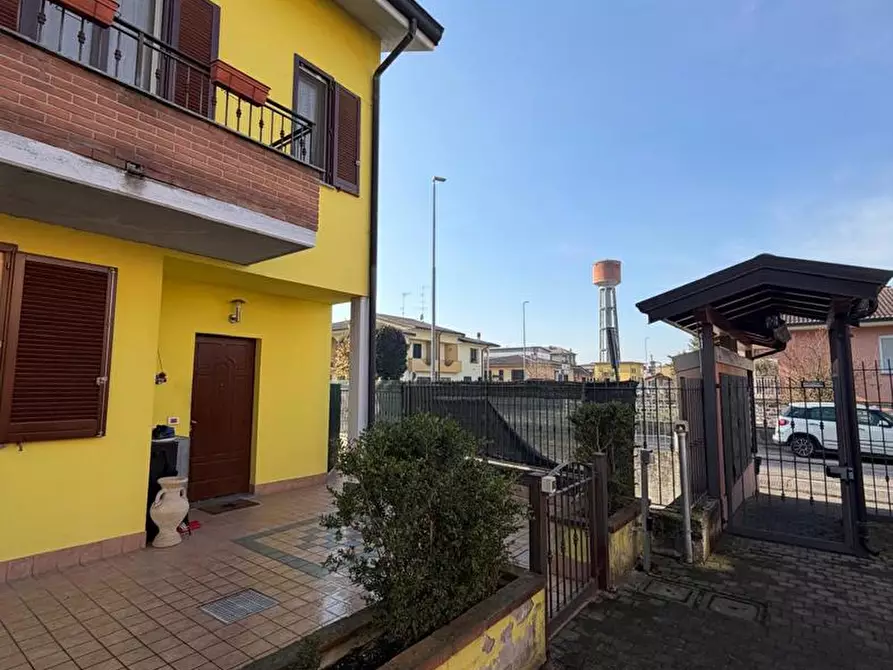 Immagine 2 di Villetta a schiera in vendita  in Via MARTIRI DELLA RESISTENZA, 32 a Casalpusterlengo