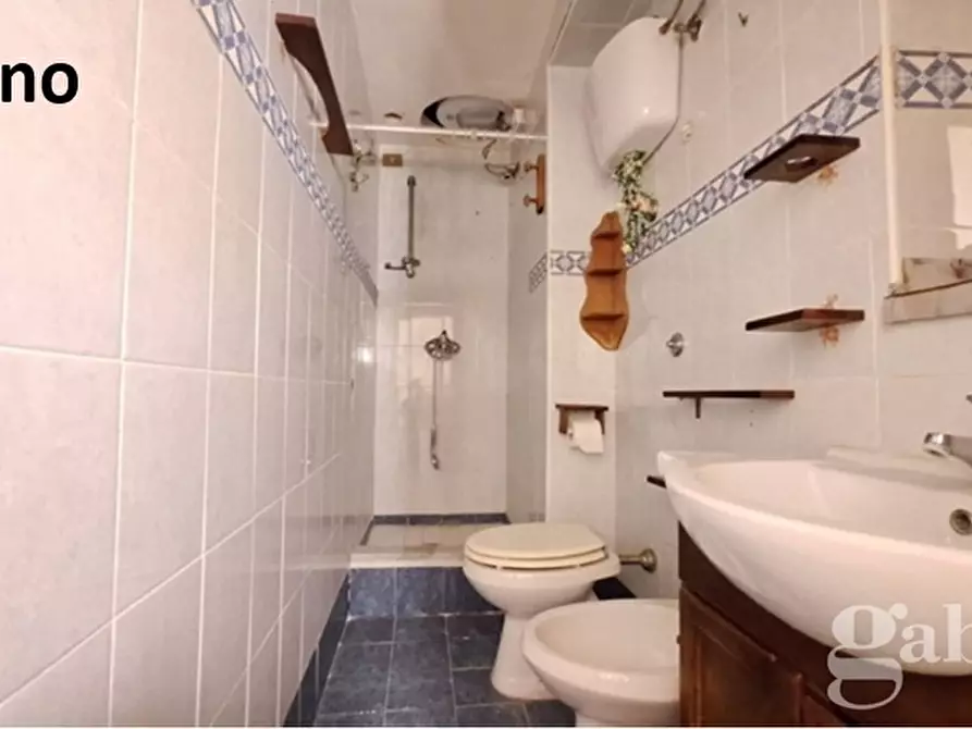 Immagine 21 di Palazzo in vendita  in Via Salita del Petraio a Napoli