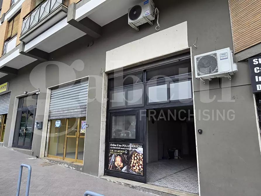 Immagine 1 di Negozio in vendita  in Viale dei Bizantini, 39 a Catanzaro