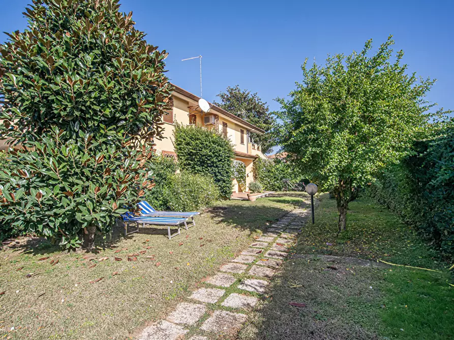 Immagine 37 di Casa trifamiliare in vendita  in Via della Bilancia, 47 a Sabaudia