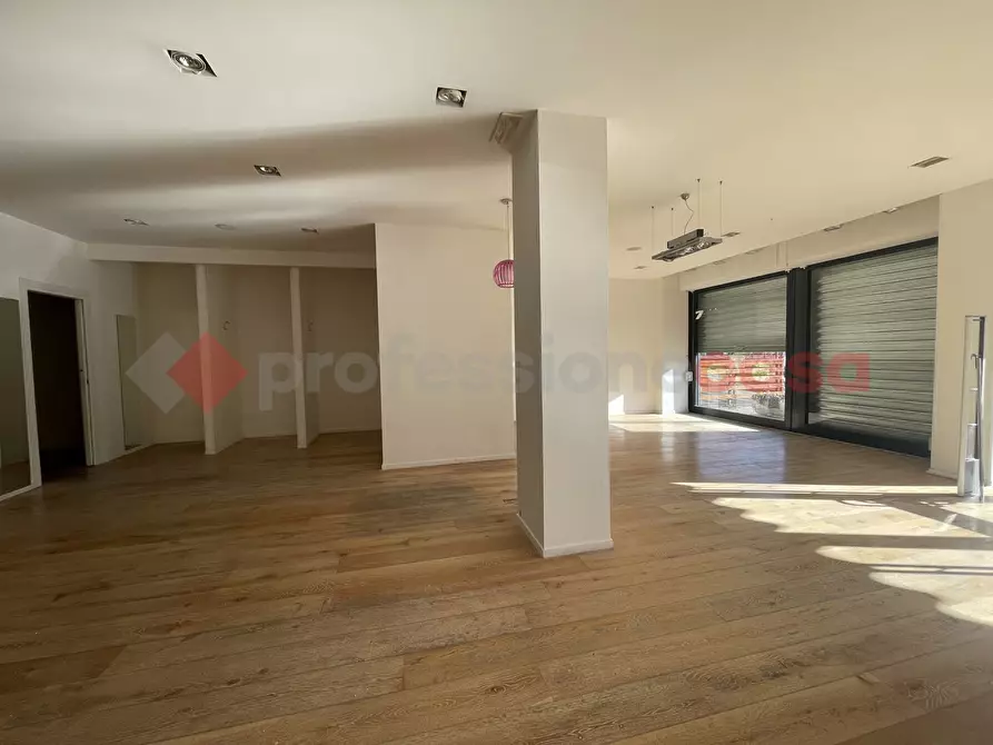 Immagine 3 di Negozio in affitto  in Via Antonio Gramsci a Corciano