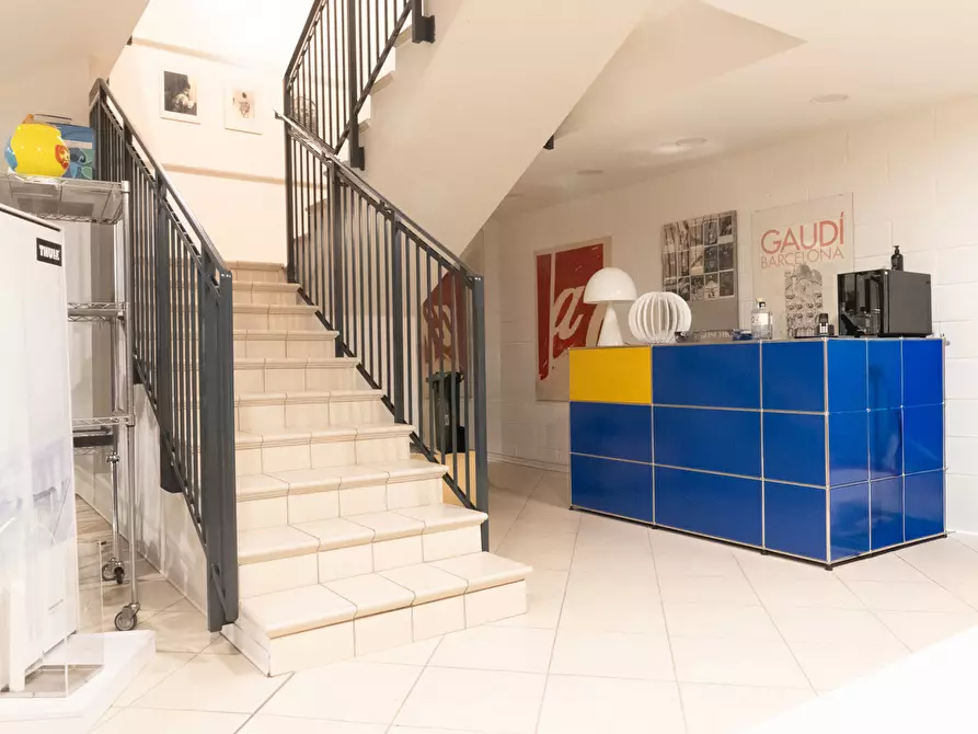 Immagine 9 di Negozio in vendita  in Via della Pietra, 10/A a Bologna