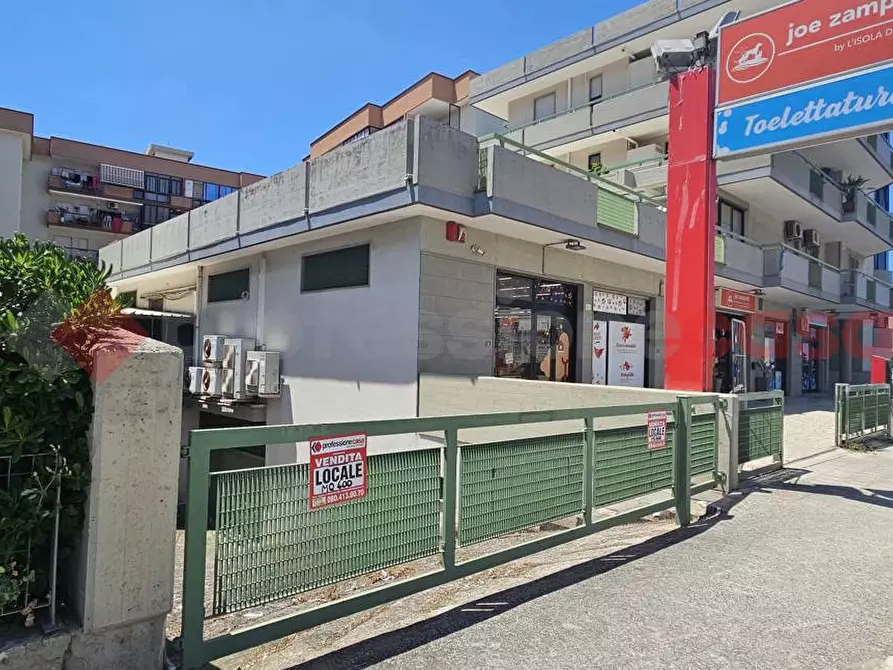 Immagine 1 di Magazzino in vendita  in Viale ALDO MORO, 00 a Monopoli