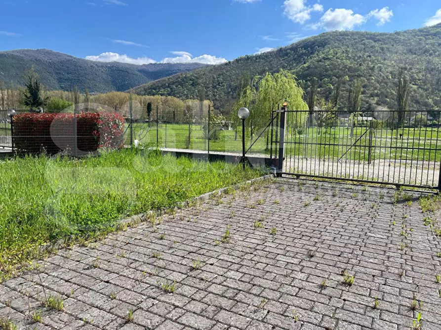 Immagine 2 di Casa bifamiliare in vendita  in Via SS4bis, 74 a Rieti