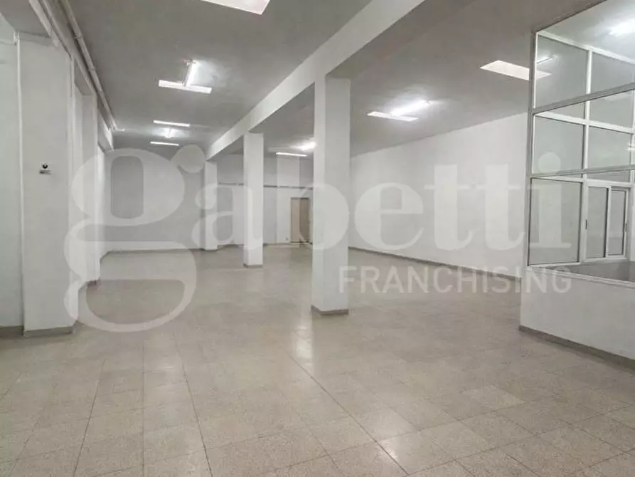 Immagine 3 di Laboratorio in vendita  in Via Tito Speri a Ostuni