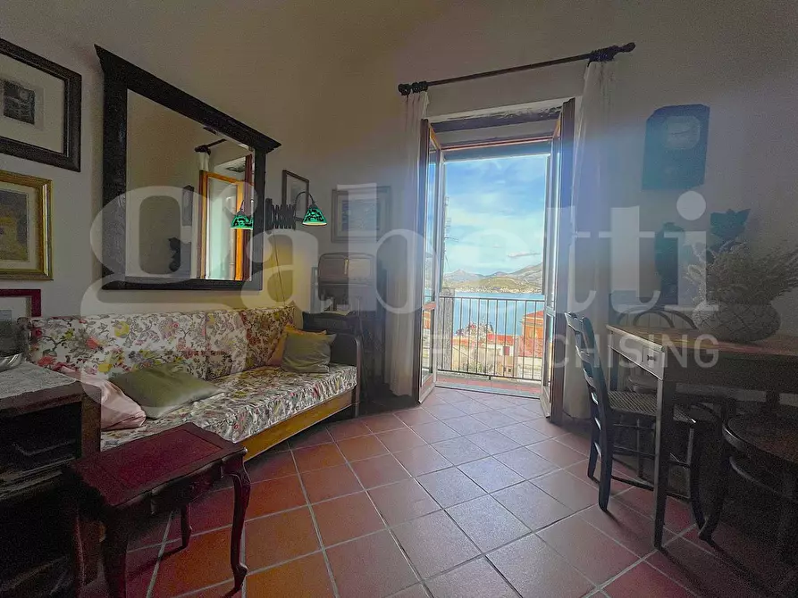 Immagine 2 di Appartamento in vendita  in Via Salita degli Albito, 36 a Gaeta