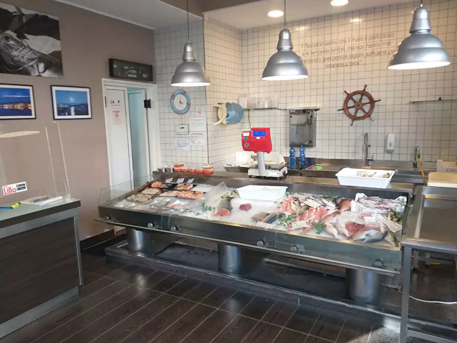 Immagine 7 di Negozio in vendita  in Via Nino Bixio, 131 a Messina