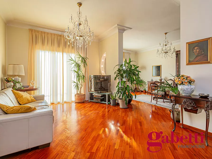 Immagine 2 di Appartamento in vendita  in Via San Domenico, 29 a Napoli