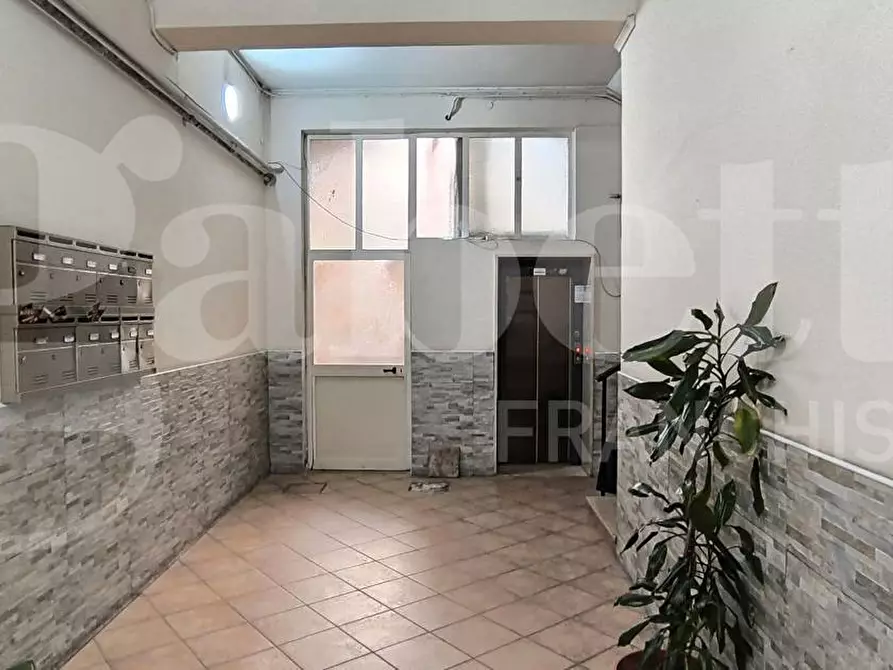 Immagine 12 di Negozio in vendita  in Via pietro giannone, 28 a Napoli