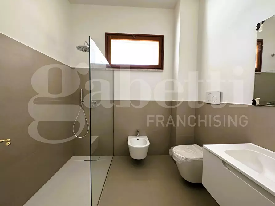 Immagine 22 di Appartamento in vendita  in Piazza Montale, 3 a Lecce