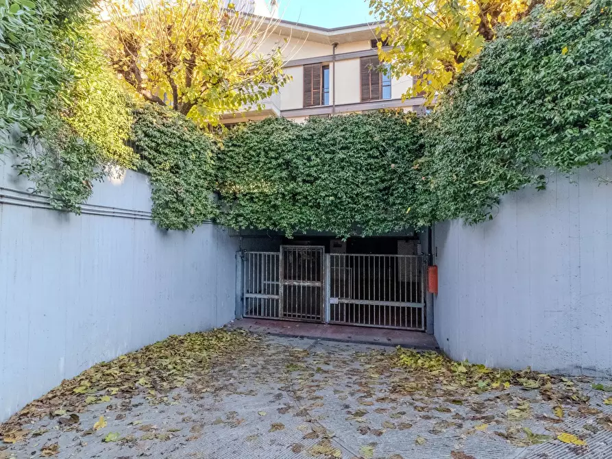 Immagine 7 di Box auto in vendita  in Via San Donato, 46 a Bologna