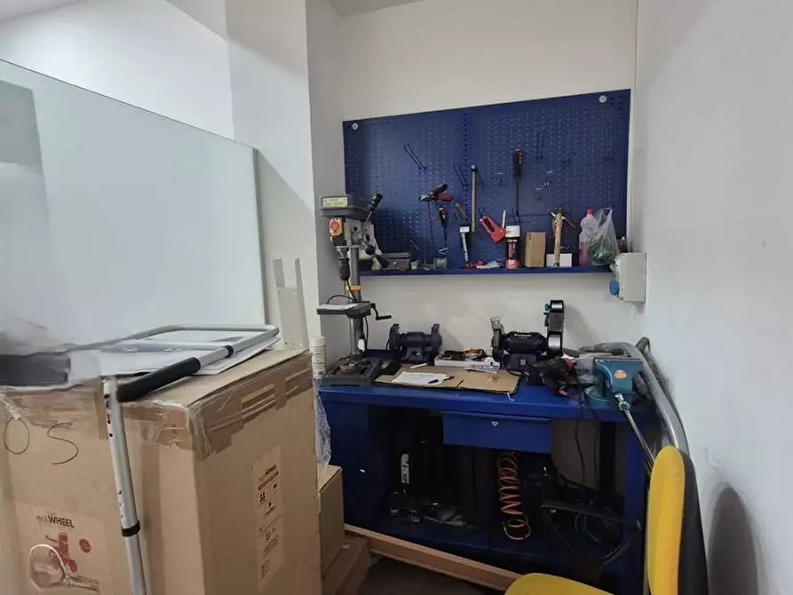 Immagine 4 di Negozio in affitto  in Via Fusco, 19 a Torre Annunziata