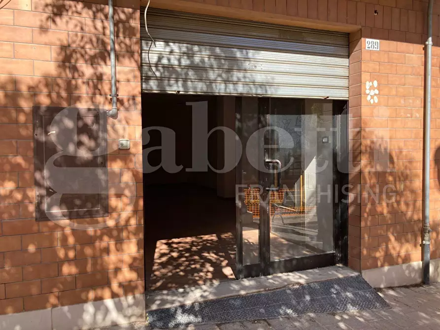 Immagine 8 di Negozio in vendita  in Corso Giacomo Matteotti, 289 a Torremaggiore